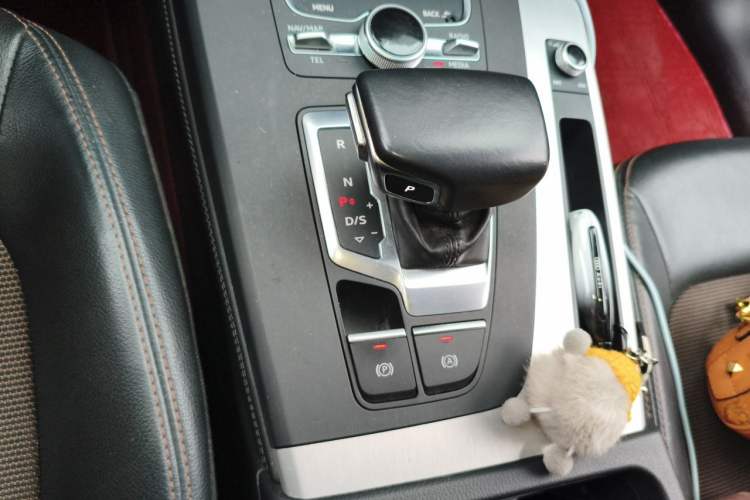 Used Audi Q5L 2018 40 TFSI Prestige Fashion Edition China VI Gear Lever