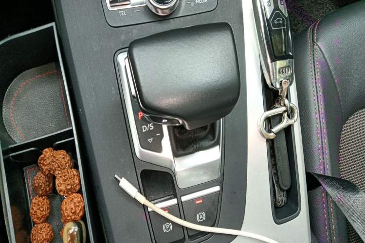 Used Audi Q5L 2018 40 TFSI Prestige Fashion Edition China VI Gear Lever