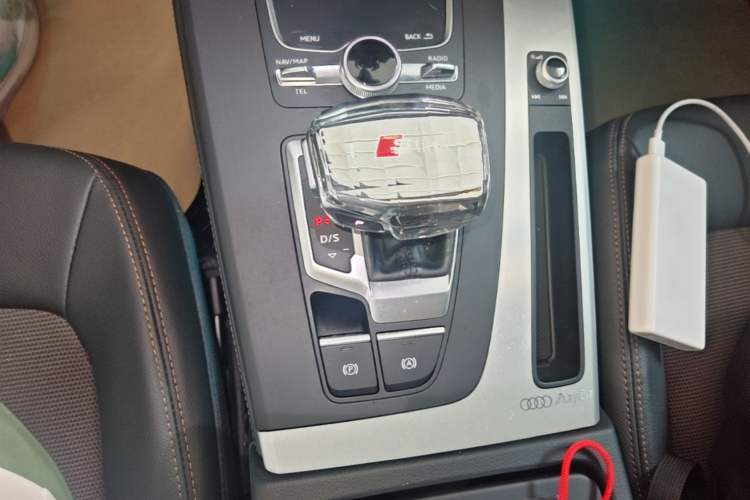 Used Audi Q5L 2018 40 TFSI Prestige Fashion Edition China VI Gear Lever