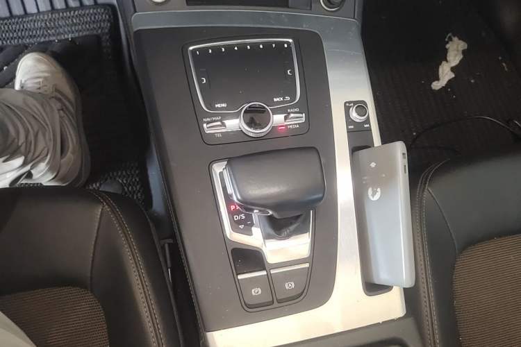 Used Audi Q5L 2018 40 TFSI Prestige Fashion Edition China V Gear Lever