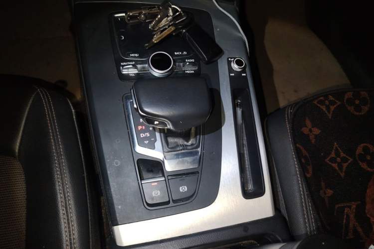 Used Audi Q5L 2018 40 TFSI Prestige Fashion Edition China V Gear Lever