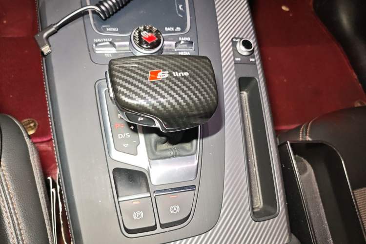 Used Audi Q5L 2018 45 TFSI Prestige Fashion Edition China VI Emission Standard Gear Lever