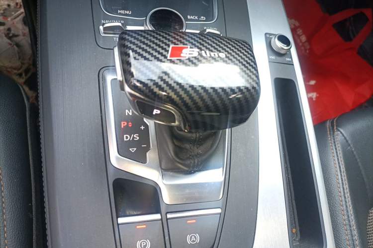 Used Audi Q5L 2018 40 TFSI Prestige Fashion Edition China VI Gear Lever