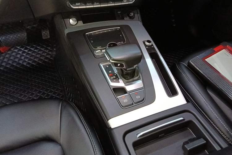 Used Audi Q5L 2018 40 TFSI Prestige Fashion Edition China V Gear Lever