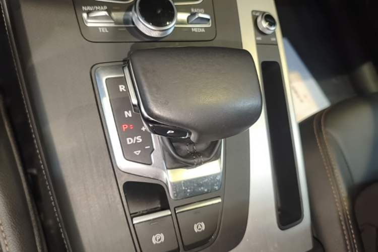 Used Audi Q5L 2018 40 TFSI Prestige Fashion Edition China V Gear Lever
