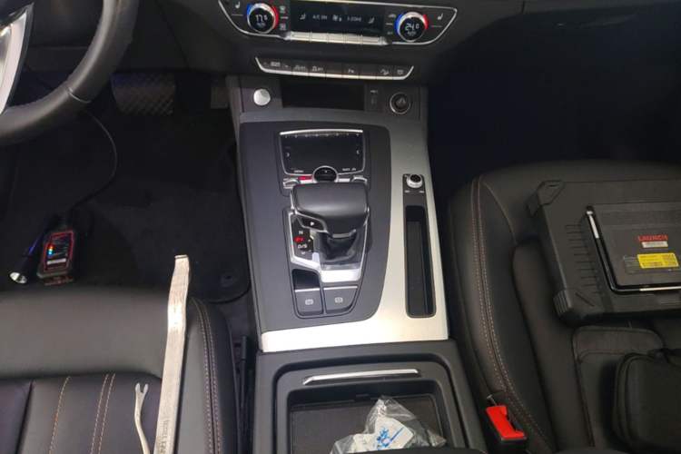 Used Audi Q5L 2018 40 TFSI Prestige Fashion Edition China VI Gear Lever