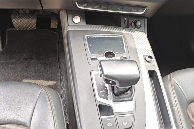 Used Audi Q5L 2018 45 TFSI Prestige Fashion Edition China VI Emission Standard Gear Lever