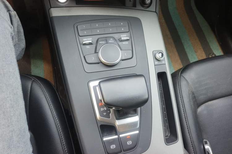 Used Audi Q5L 2018 40 TFSI Prestige Fashion Edition China VI Gear Lever