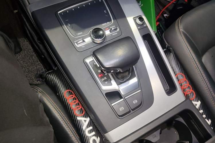 Used Audi Q5L 2018 40 TFSI Prestige Fashion Edition China VI Gear Lever