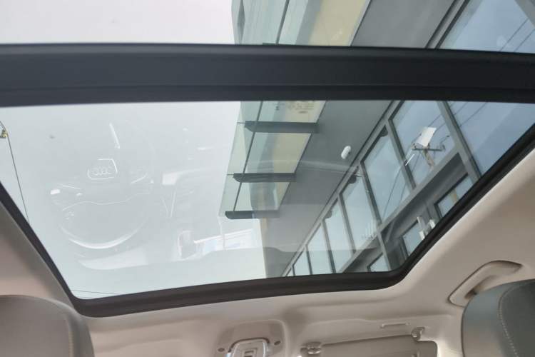 Used Audi Q5L 2018 40 TFSI Prestige Fashion Edition China VI Headliner