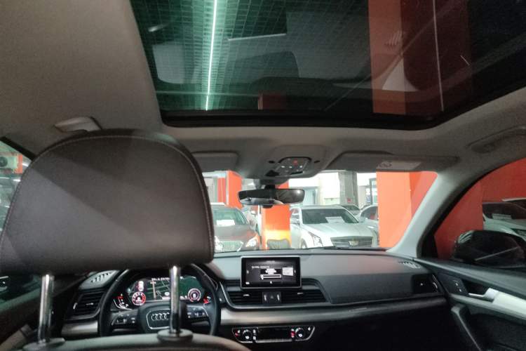 Used Audi Q5L 2018 40 TFSI Prestige Fashion Edition China VI Headliner