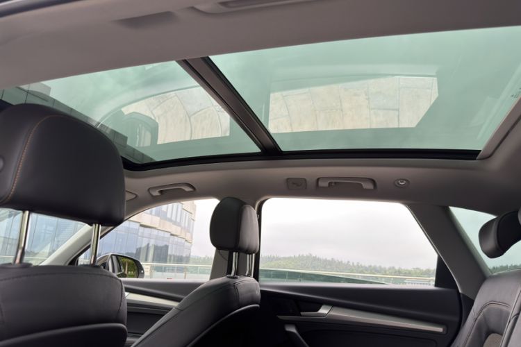 Used Audi Q5L 2018 45 TFSI Prestige Fashion Edition China VI Emission Standard Headliner