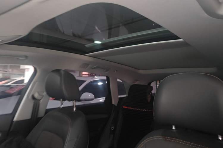 Used Audi Q5L 2018 40 TFSI Prestige Fashion Edition China VI Headliner