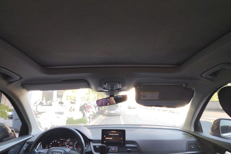 Used Audi Q5L 2018 40 TFSI Prestige Edition China VI Emission Standard Headliner