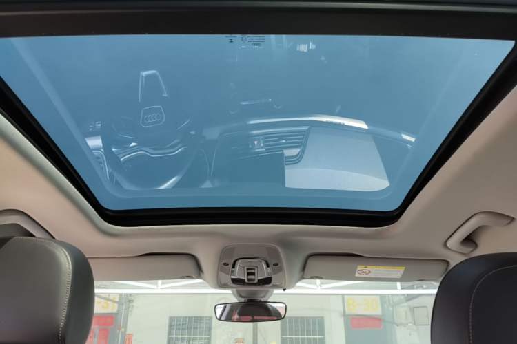 Used Audi Q5L 2018 40 TFSI Prestige Fashion Edition China VI Headliner