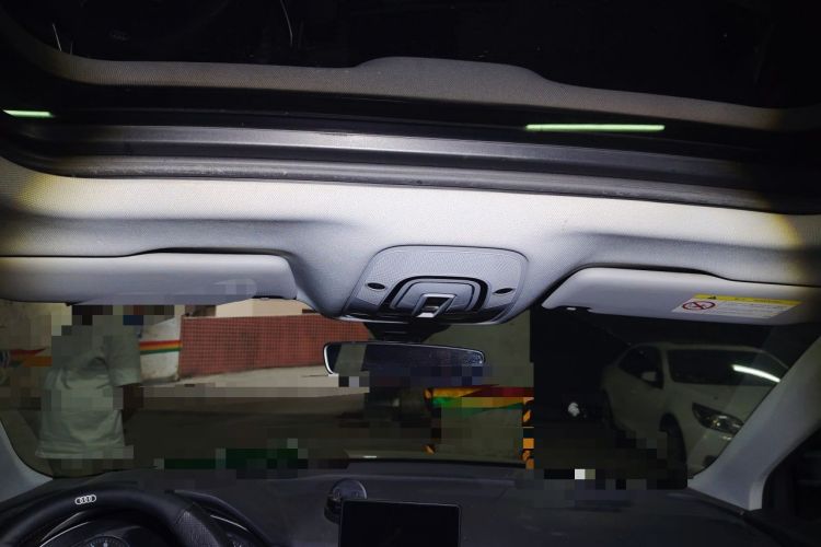 Used Audi Q5L 2018 40 TFSI Prestige Edition China VI Emission Standard Headliner