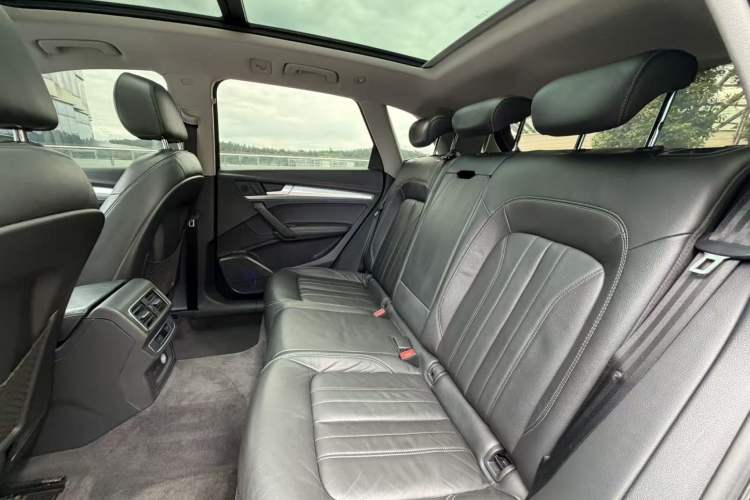 Used Audi Q5L 2018 40 TFSI Prestige Fashion Edition China VI Headliner