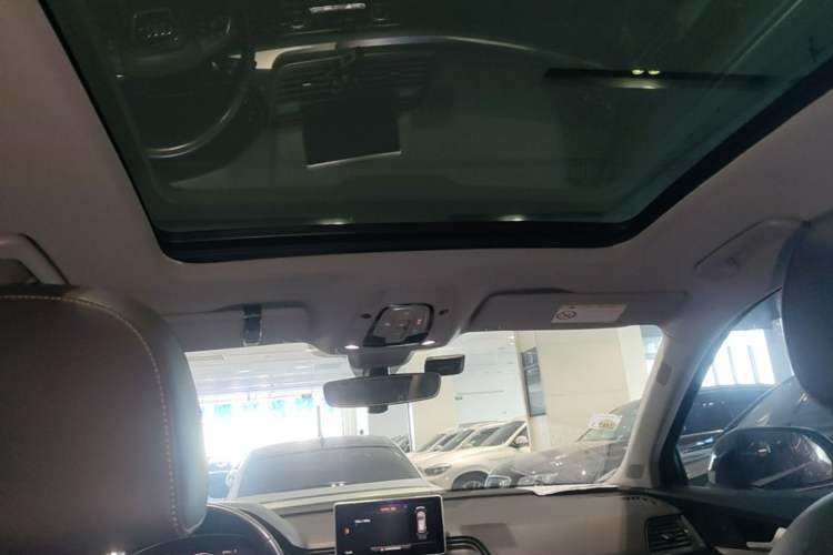 Used Audi Q5L 2018 40 TFSI Prestige Fashion Edition China VI Headliner