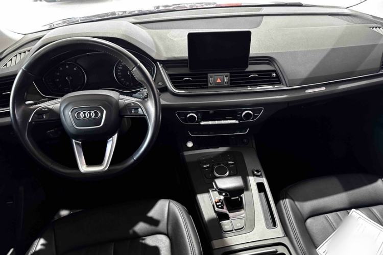 Used Audi Q5L 2018 40 TFSI Prestige Edition China VI Emission Standard Interior 2