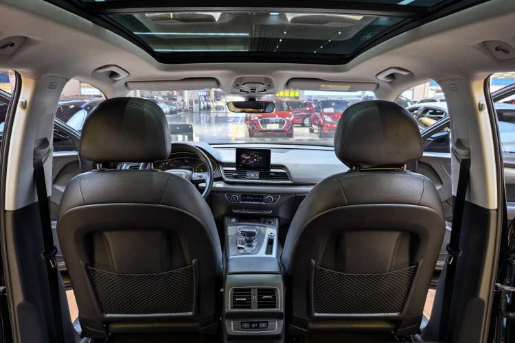 Used Audi Q5L 2018 40 TFSI Prestige Edition China VI Emission Standard Interior 4