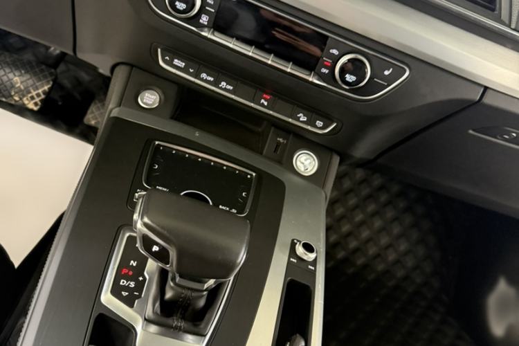 Used Audi Q5L 2018 40 TFSI Prestige Fashion Edition China VI Interior 6