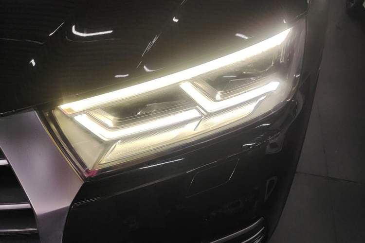 Used Audi Q5L 2018 40 TFSI Prestige Fashion Edition China VI Left Front Headlight