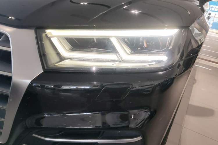 Used Audi Q5L 2018 40 TFSI Prestige Fashion Edition China VI Left Front Headlight