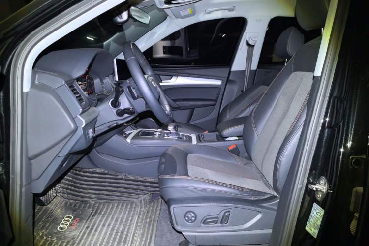 Used Audi Q5L 2018 40 TFSI Prestige Fashion Edition China VI Left Front Seat