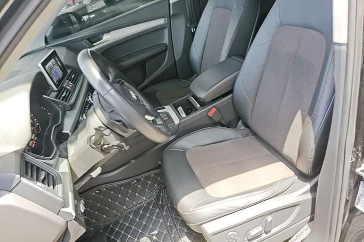 Used Audi Q5L 2018 40 TFSI Prestige Fashion Edition China VI Left Front Seat