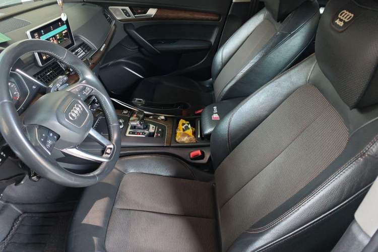 Used Audi Q5L 2018 40 TFSI Prestige Fashion Edition China VI Left Front Seat