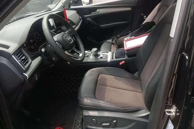 Used Audi Q5L 2018 40 TFSI Prestige Fashion Edition China VI Left Front Seat