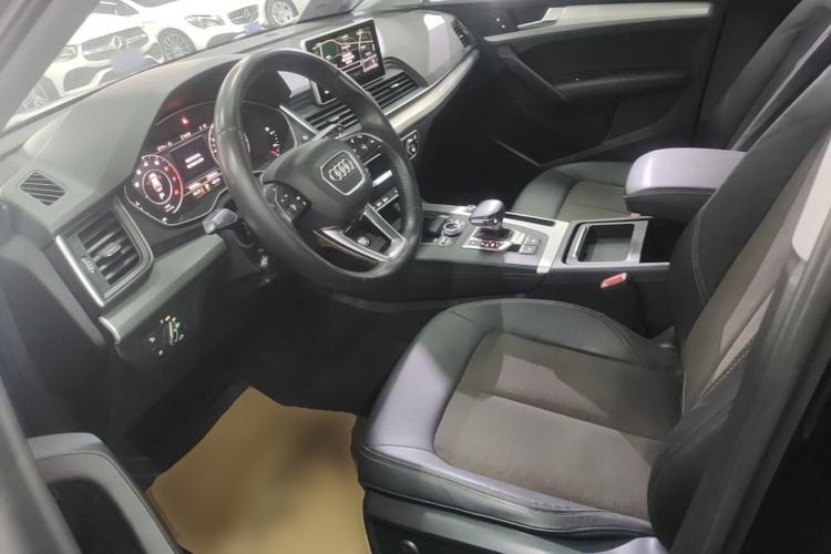 Used Audi Q5L 2018 40 TFSI Prestige Fashion Edition China VI Left Front Seat