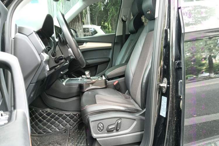 Used Audi Q5L 2018 40 TFSI Prestige Fashion Edition China VI Left Front Seat