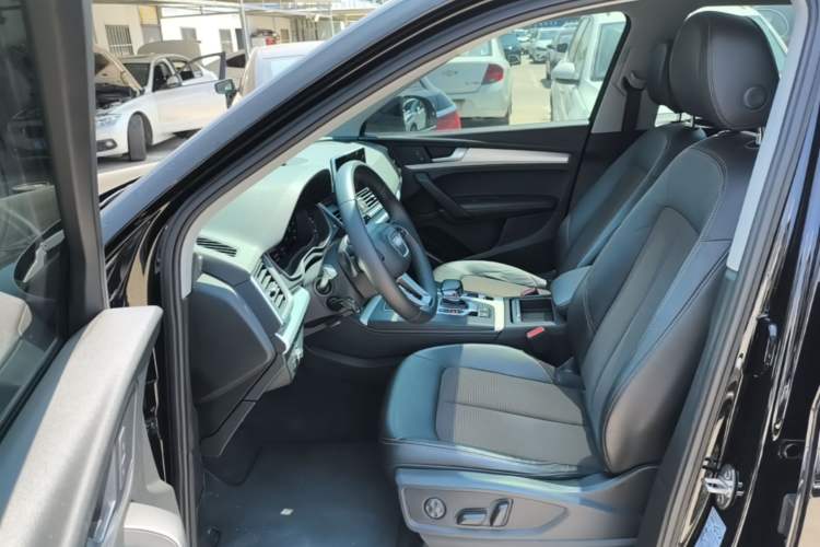Used Audi Q5L 2018 40 TFSI Prestige Fashion Edition China VI Left Front Seat