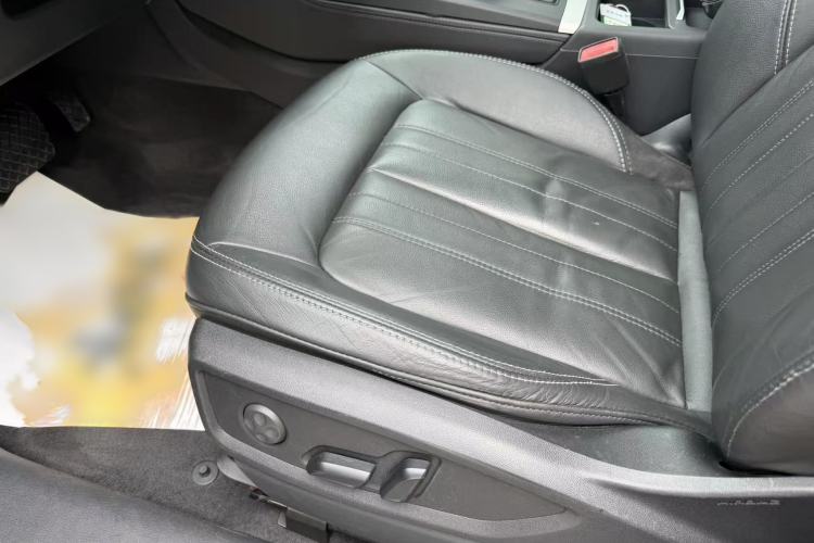 Used Audi Q5L 2018 40 TFSI Prestige Fashion Edition China VI Left Front Seat