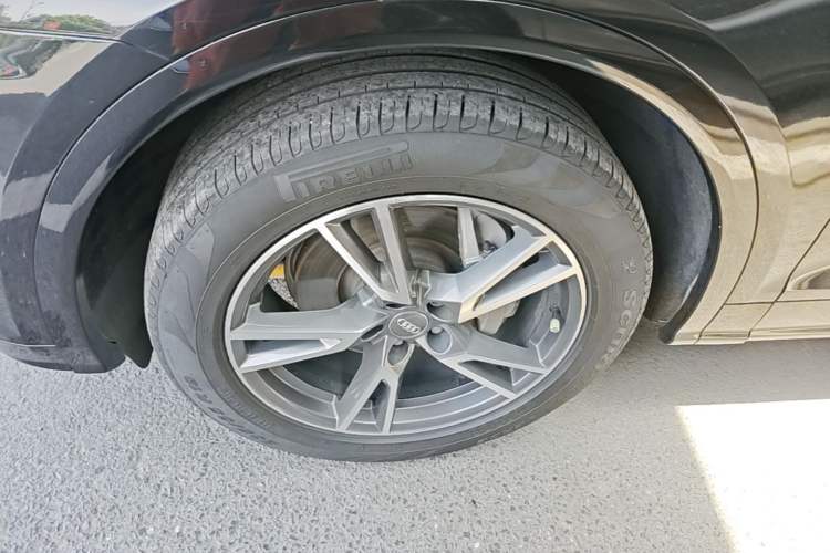 Used Audi Q5L 2018 40 TFSI Prestige Fashion Edition China VI Left Front Wheel Hub
