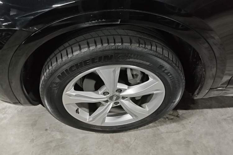 Used Audi Q5L 2018 40 TFSI Prestige Edition China V Left Front Wheel Hub