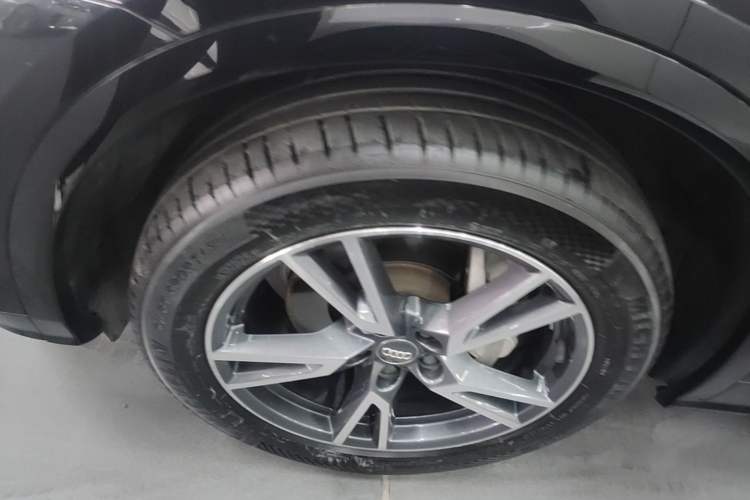 Used Audi Q5L 2018 40 TFSI Prestige Fashion Edition China VI Left Front Wheel Hub