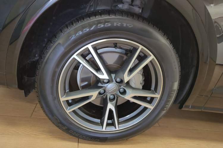 Used Audi Q5L 2018 40 TFSI Prestige Fashion Edition China VI Left Front Wheel Hub