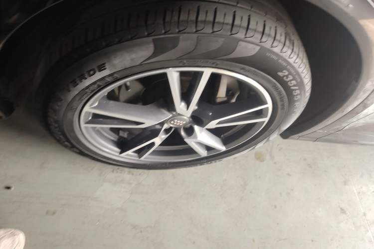 Used Audi Q5L 2018 40 TFSI Prestige Fashion Edition China VI Left Front Wheel Hub