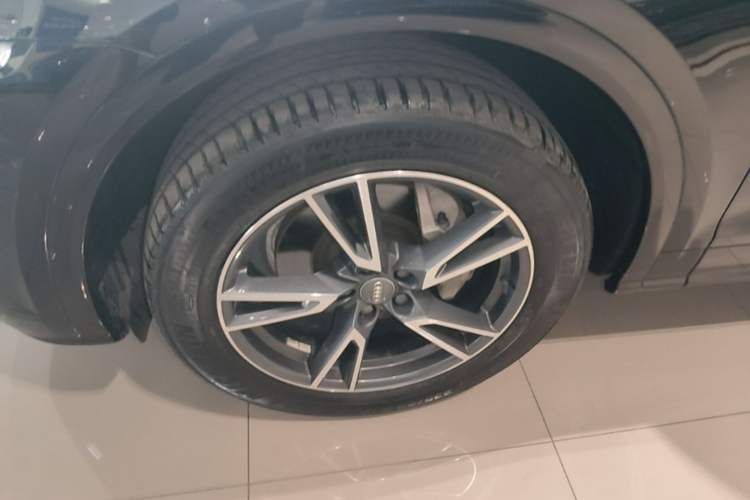 Used Audi Q5L 2018 40 TFSI Prestige Fashion Edition China VI Left Front Wheel Hub