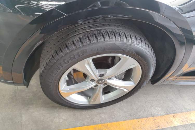 Used Audi Q5L 2018 40 TFSI Prestige Edition China V Left Front Wheel Hub