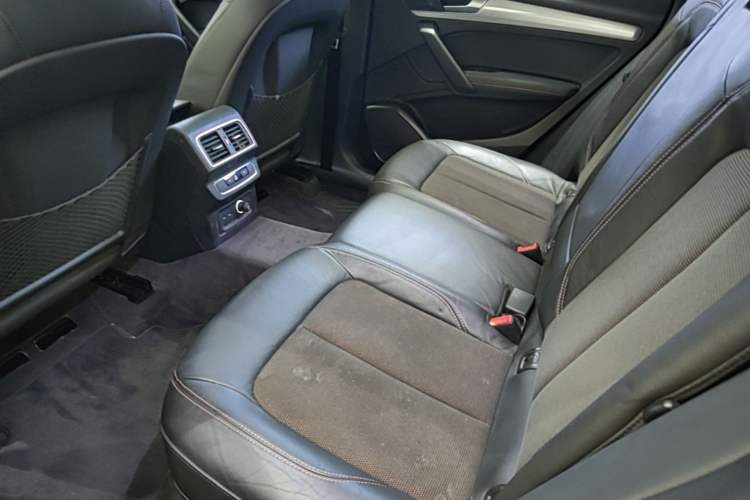 Used Audi Q5L 2018 40 TFSI Prestige Fashion Edition China VI Left Rear Seat