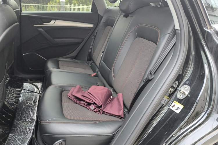 Used Audi Q5L 2018 40 TFSI Prestige Fashion Edition China VI Left Rear Seat