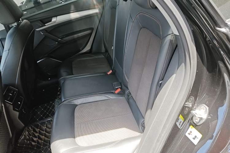 Used Audi Q5L 2018 40 TFSI Prestige Fashion Edition China VI Left Rear Seat