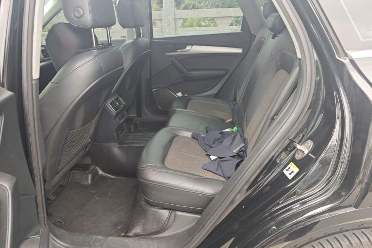 Used Audi Q5L 2018 40 TFSI Prestige Fashion Edition China VI Left Rear Seat
