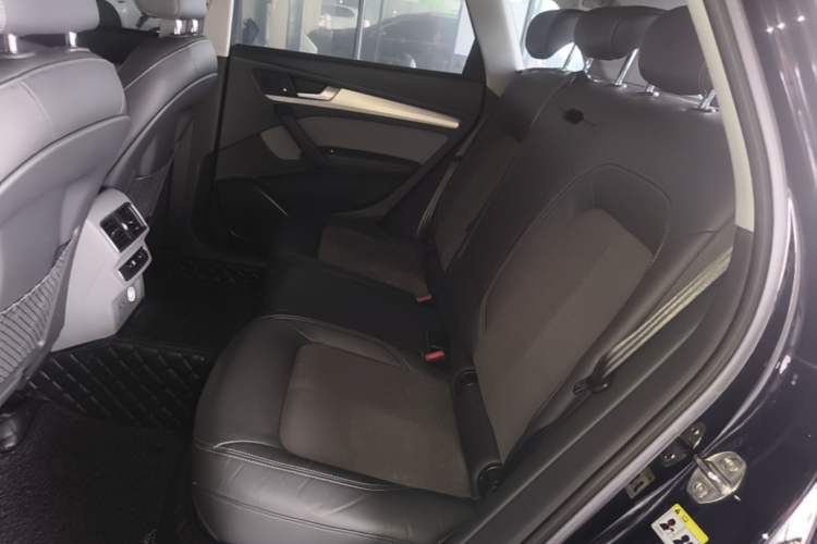 Used Audi Q5L 2018 40 TFSI Prestige Fashion Edition China VI Left Rear Seat