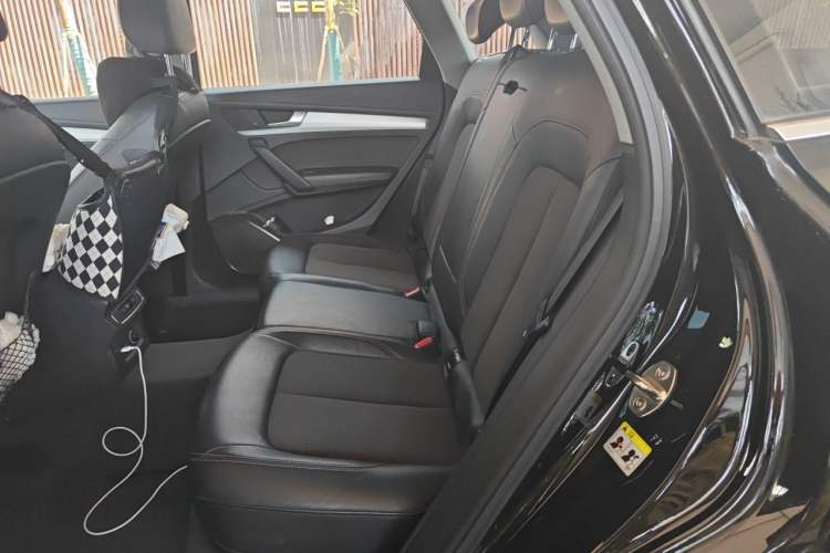 Used Audi Q5L 2018 40 TFSI Prestige Fashion Edition China VI Left Rear Seat
