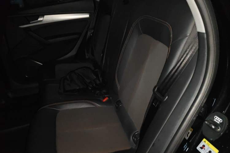 Used Audi Q5L 2018 40 TFSI Prestige Fashion Edition China VI Left Rear Seat