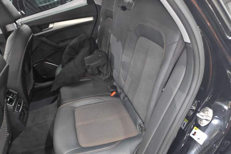 Used Audi Q5L 2018 40 TFSI Prestige Fashion Edition China VI Left Rear Seat